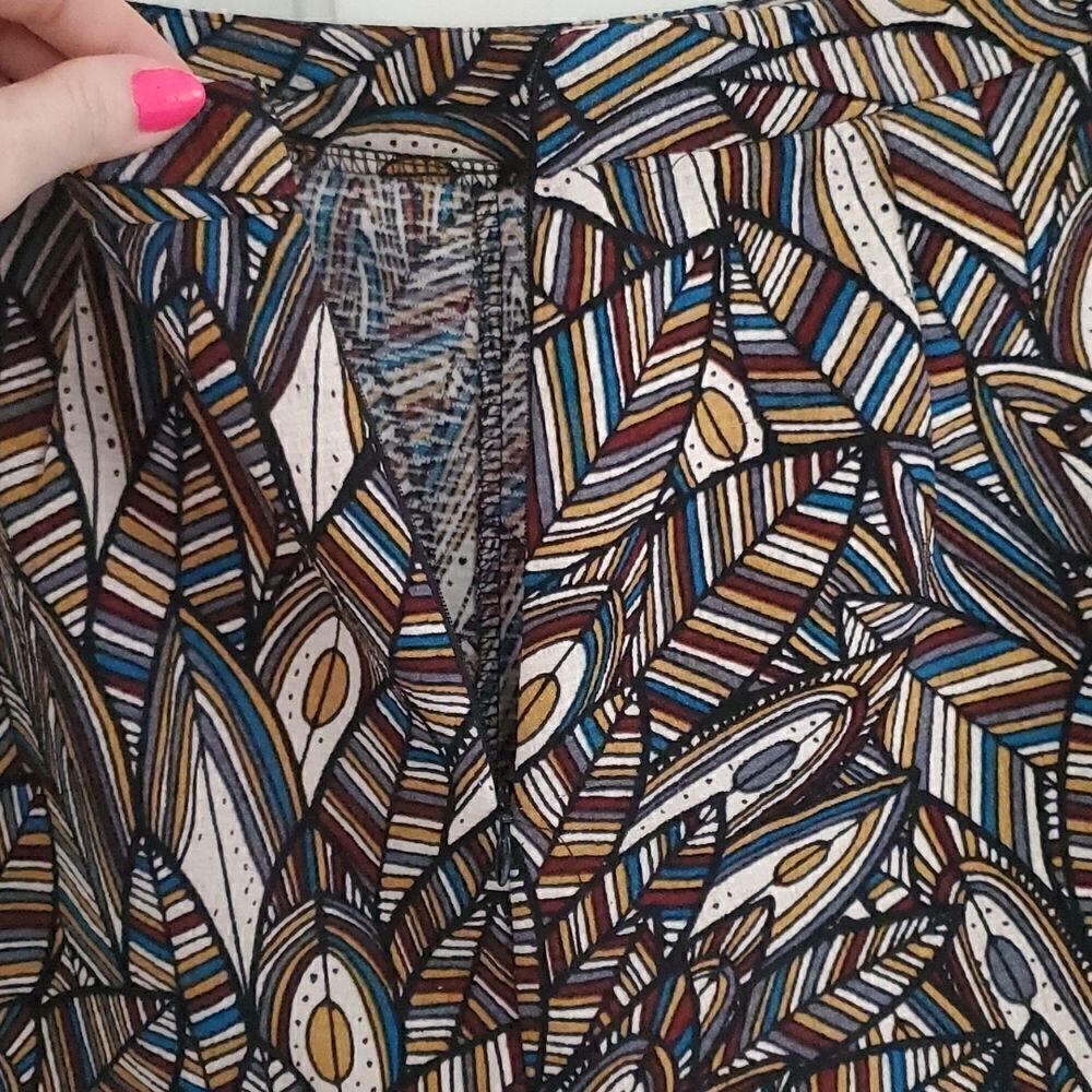 Lush High Rise Geometric Feather Flat Front Shorts - Picture 4 of 8